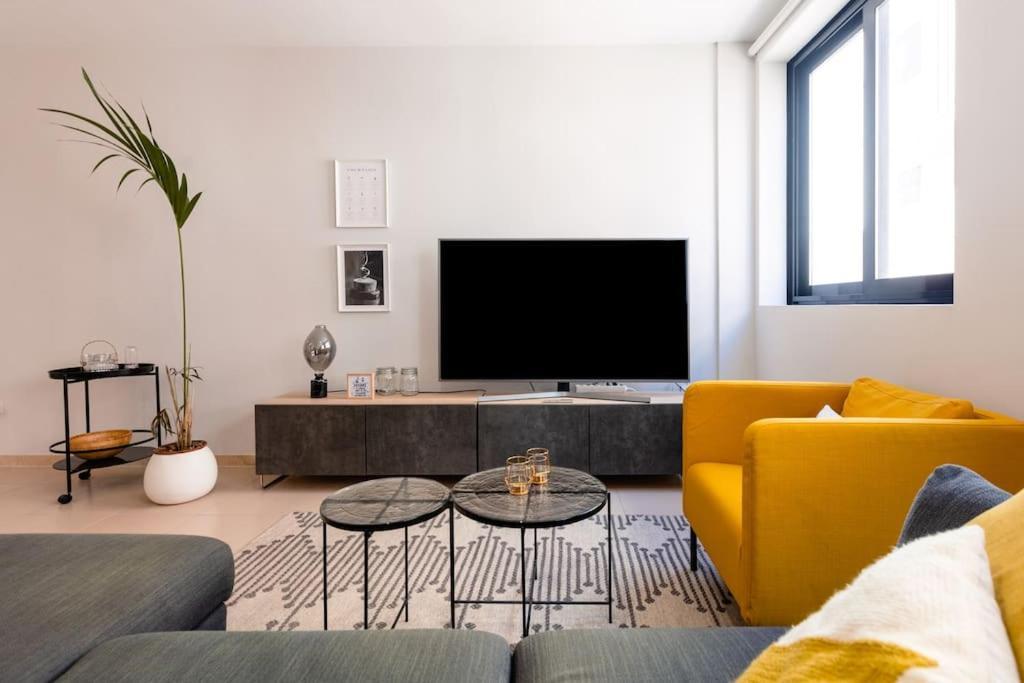 Santa Cruz Center: The Coveted Location Appartamento *